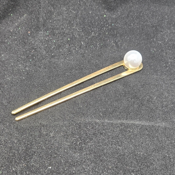 unbranded Accessories - Hairpin u shaped golden with large pearl